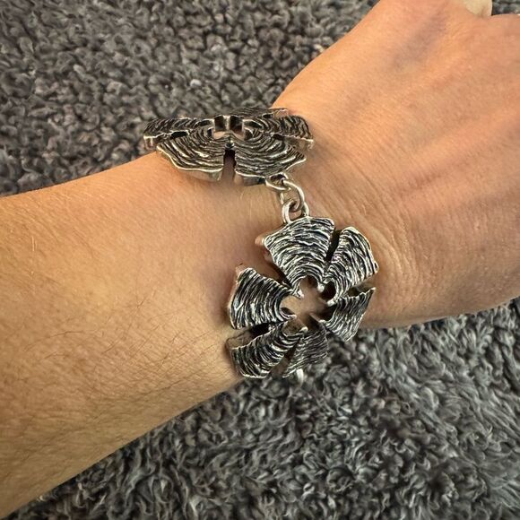 Intricate Silver Flower Bracelet - Picture 6 of 6
